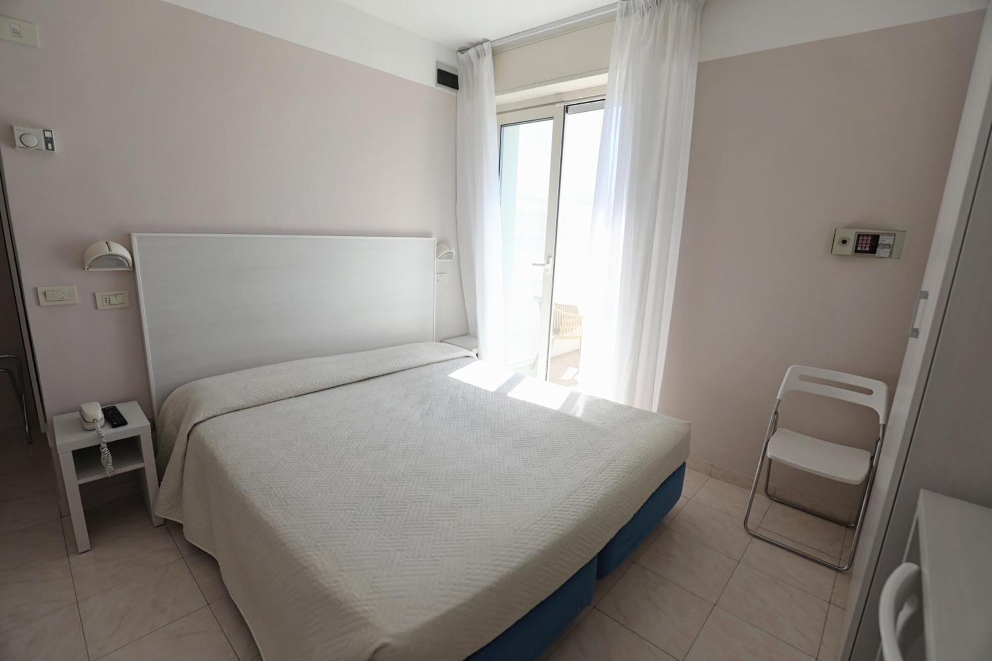 Hotel Daniel'S Fronte Mare Riccione Exterior photo