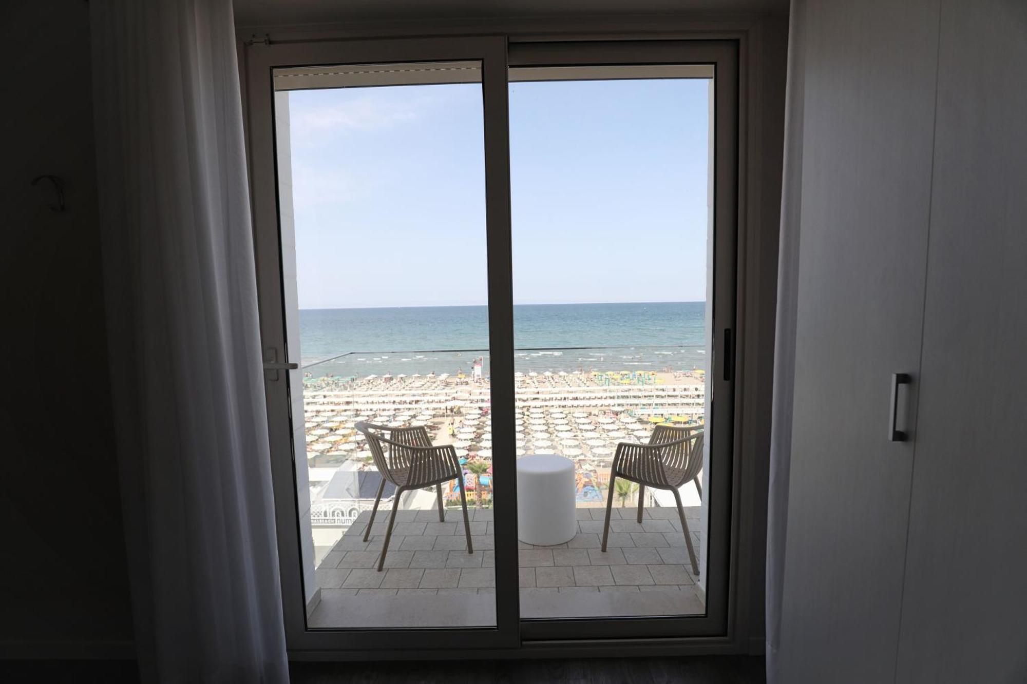 Hotel Daniel'S Fronte Mare Riccione Exterior photo