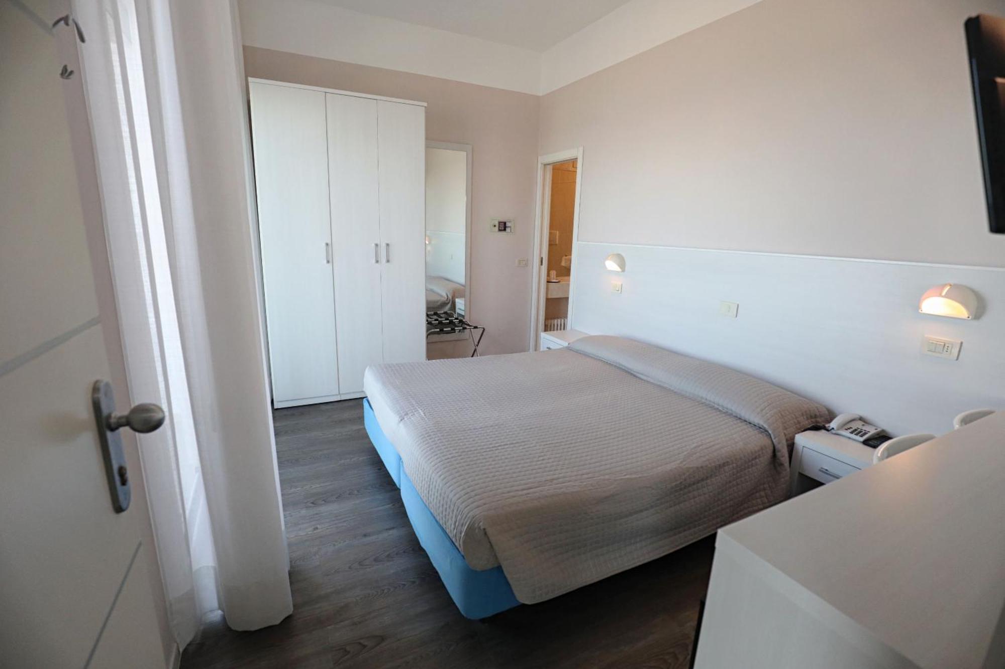 Hotel Daniel'S Fronte Mare Riccione Exterior photo