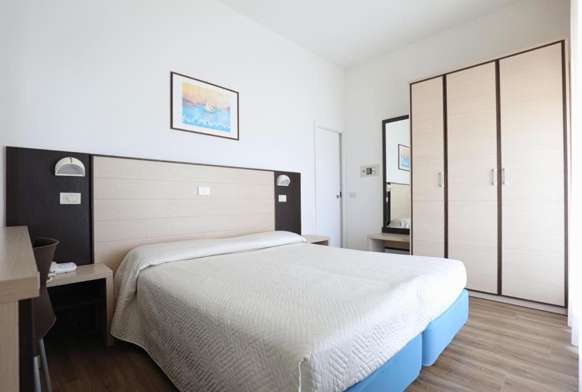 Hotel Daniel'S Fronte Mare Riccione Exterior photo