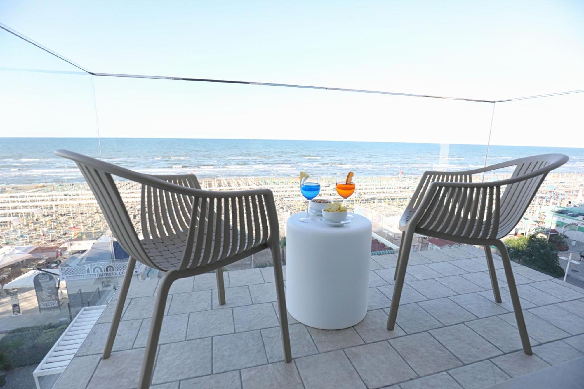 Hotel Daniel'S Fronte Mare Riccione Exterior photo