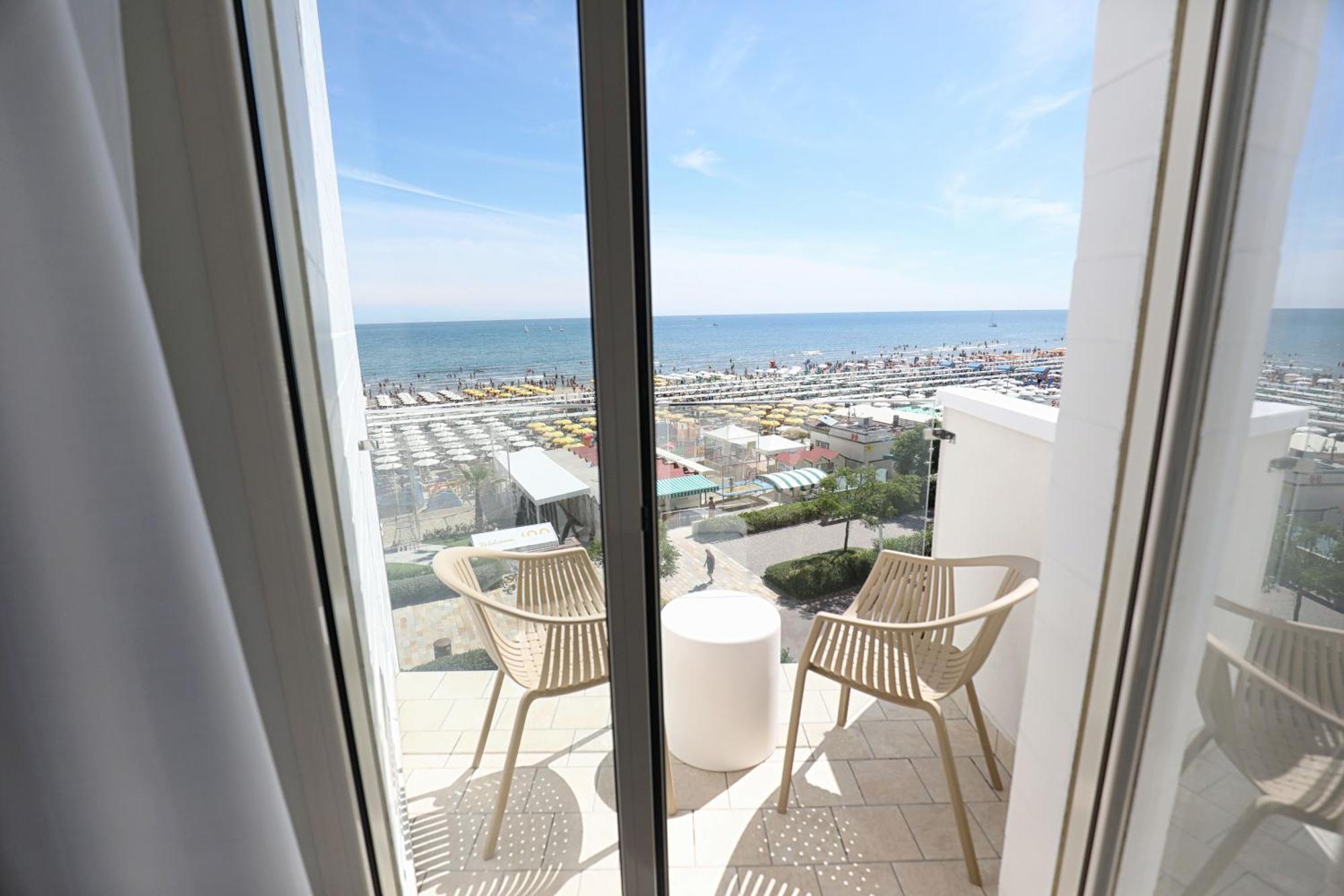 Hotel Daniel'S Fronte Mare Riccione Exterior photo