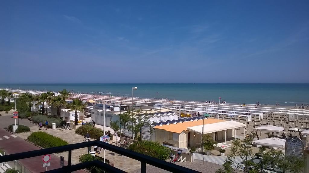 Hotel Daniel'S Fronte Mare Riccione Exterior photo