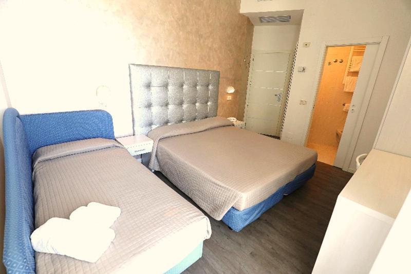 Hotel Daniel'S Fronte Mare Riccione Exterior photo