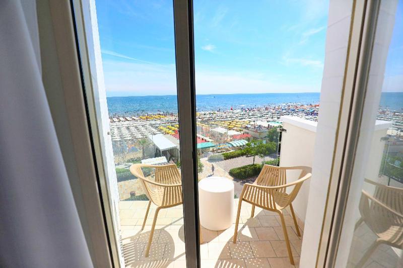 Hotel Daniel'S Fronte Mare Riccione Exterior photo