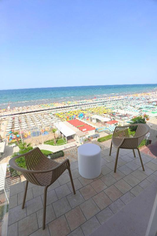 Hotel Daniel'S Fronte Mare Riccione Exterior photo