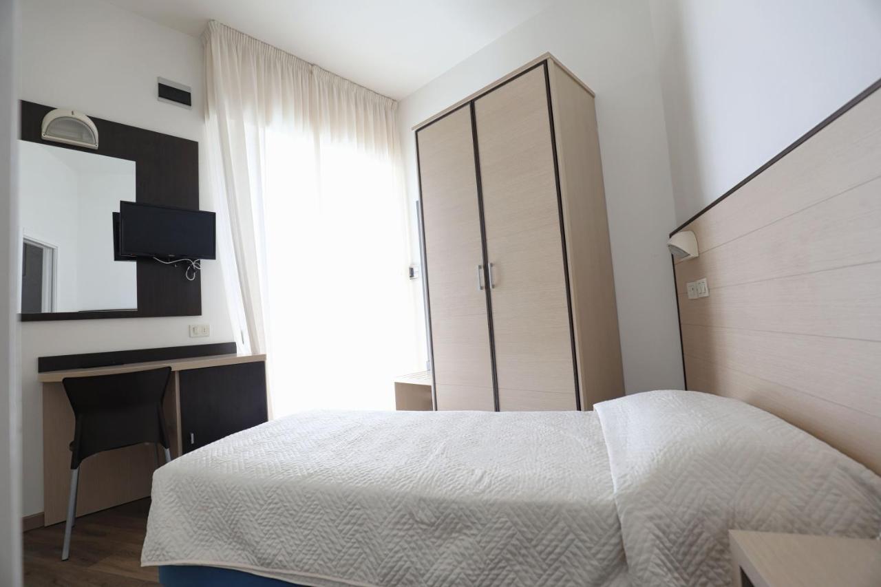 Hotel Daniel'S Fronte Mare Riccione Exterior photo