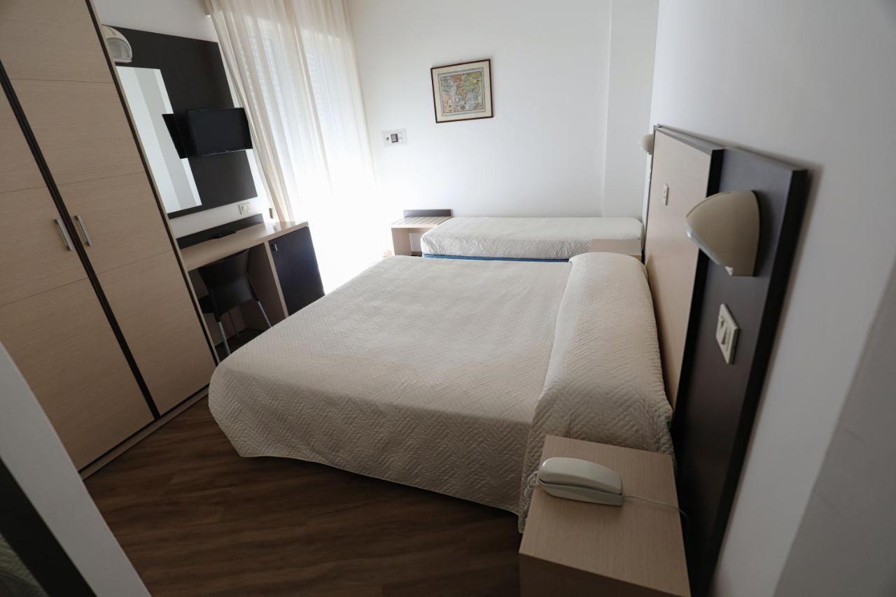 Hotel Daniel'S Fronte Mare Riccione Exterior photo